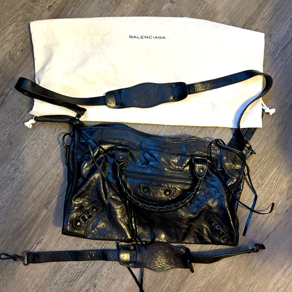 Black gently used Balenciaga purse. Only worn a few times. In great condition. - Picture 1 of 4